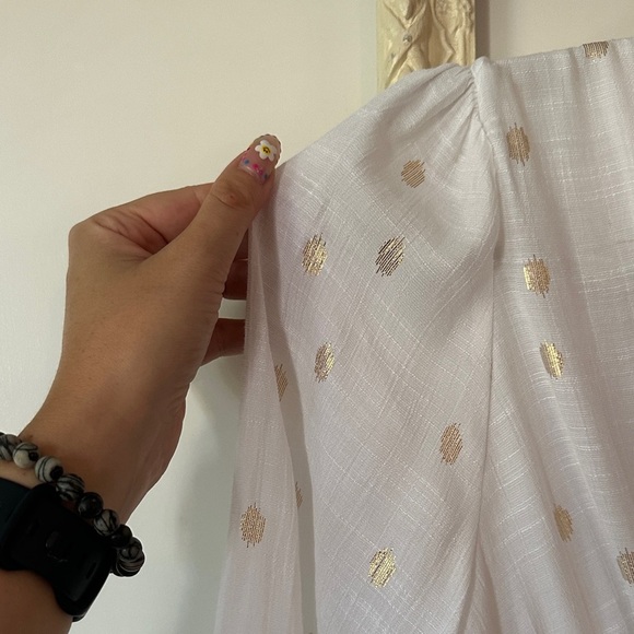 HARVE BENARD | White Blouse with Gold Accents V-neck Balloon Sleeves Smocked - Picture 8 of 13